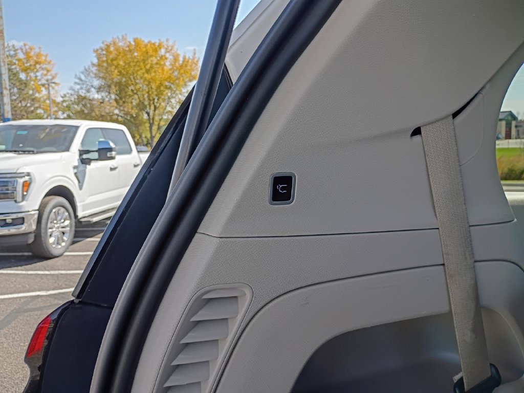 Used 2024 Chrysler Pacifica Touring-L FWD image 28