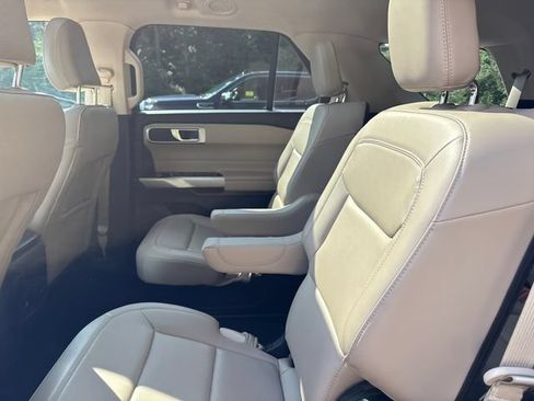 Used 2023 Ford Explorer XLT w/ Equipment Group 202A AWD/4WD image 22