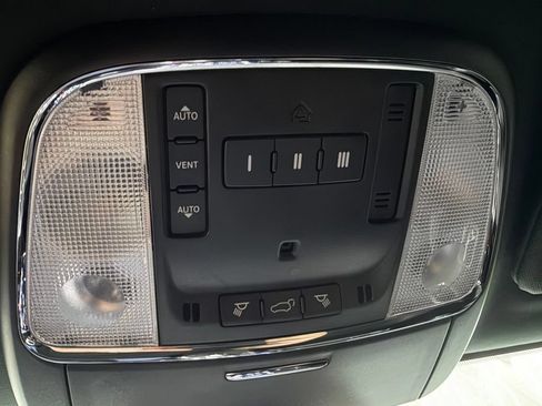 Used 2022 Jeep Grand Cherokee Laredo X AWD/4WD image 25