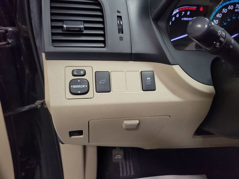 Used 2013 Toyota Venza XLE w/ XLE Premium Pkg image 22