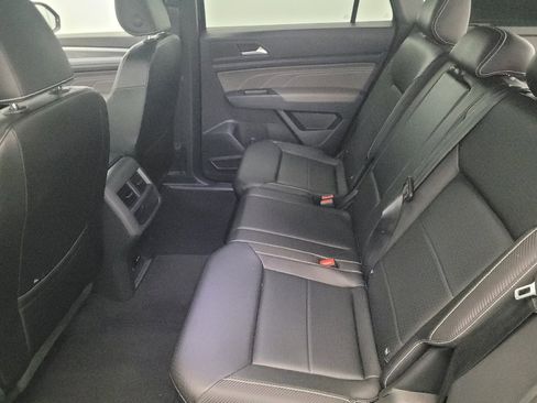 Used 2022 Volkswagen Atlas Cross Sport SE image 18