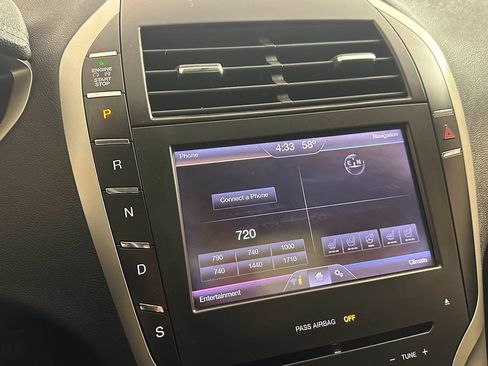 Used 2013 Lincoln MKZ image 30