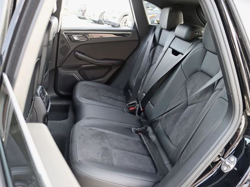 Used 2020 Porsche Macan Sport Edition image 25