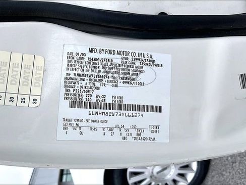 Used 2003 Lincoln Town Car Signature RWD image 15