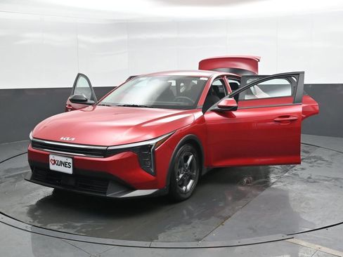 Used 2025 Kia K4 LXS image 50