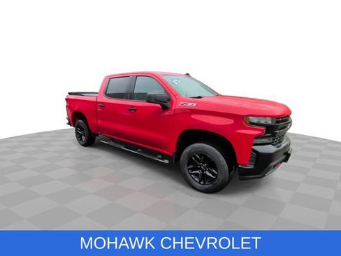 Used 2019 Chevrolet Silverado 1500 LT Trail Boss w/ Convenience Package AWD/4WD image 2