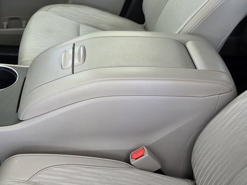 Used 2018 Toyota Highlander Plus FWD image 8