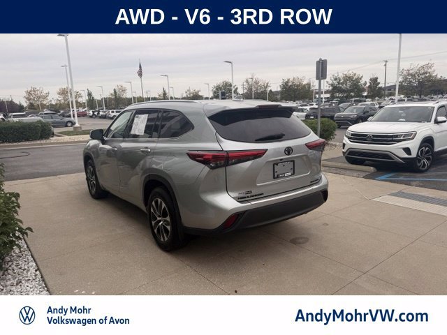 Used 2021 Toyota Highlander XLE AWD/4WD image 4