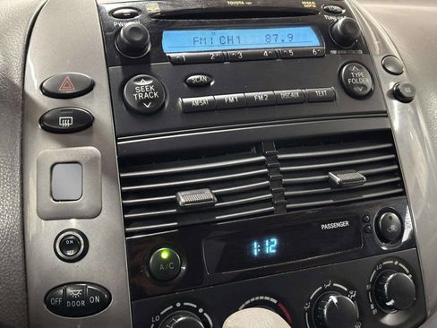 Used 2010 Toyota Sienna LE FWD image 26