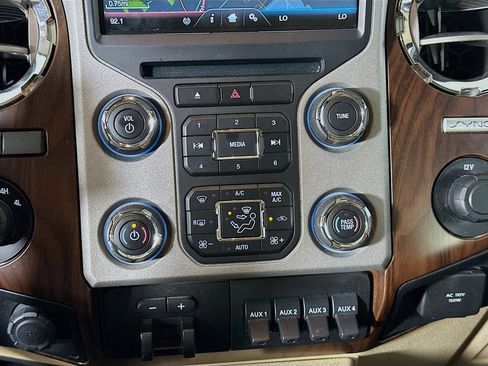 Used 2015 Ford F250 Lariat w/ Lariat Interior Package AWD/4WD image 23