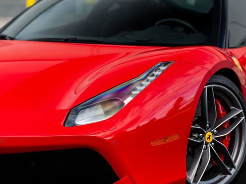 Used 2017 Ferrari 488 GTB image 3