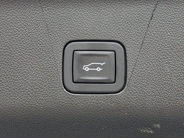Used 2026 Chevrolet Suburban Premier AWD/4WD image 32