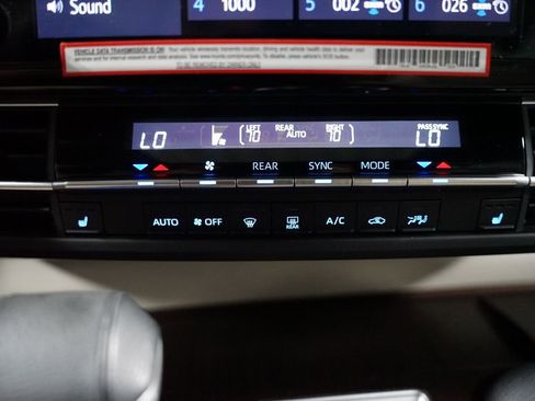 Used 2023 Toyota Sienna XLE FWD image 25