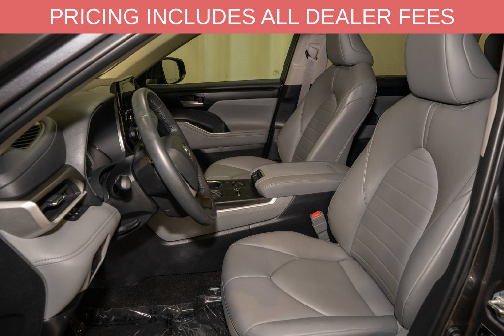 Used 2024 Toyota Highlander XLE FWD image 13
