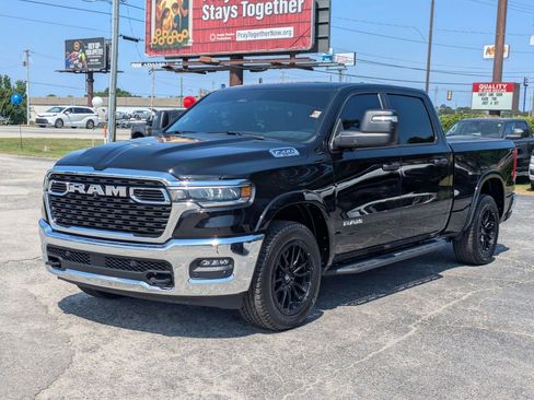 Used 2025 RAM 1500 Big Horn AWD/4WD image 3