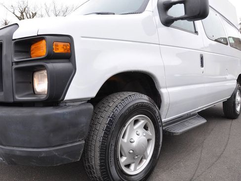 Used 2014 Ford E-250 and Econoline 250 Extended w/ Power Group image 3