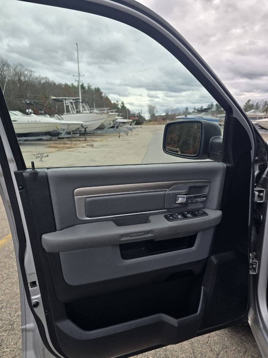 Used 2015 RAM 1500 Classic SLT w/ SLT Plus D←cor Group AWD/4WD image 13