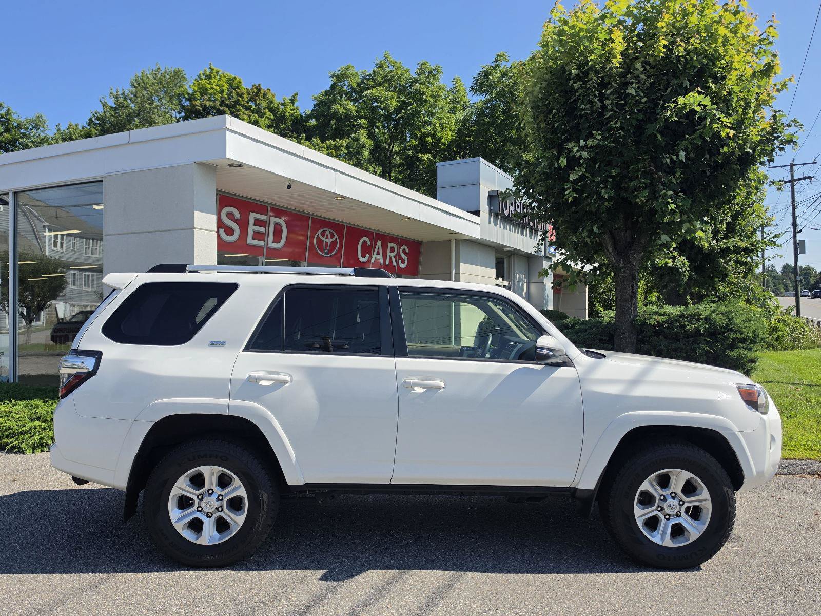 Used 2021 Toyota 4Runner SR5 Premium w/ Moonroof Package AWD/4WD image 2