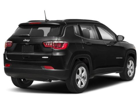 Used 2018 Jeep Compass Latitude FWD image 2