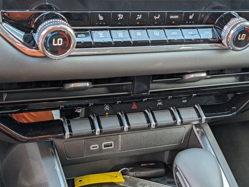 New 2026 GMC Canyon Elevation w/ Convenience Package RWD image 27