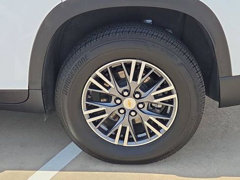 Certified 2026 Chevrolet Traverse LT FWD image 30