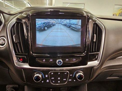 Used 2019 Chevrolet Traverse LT FWD image 17