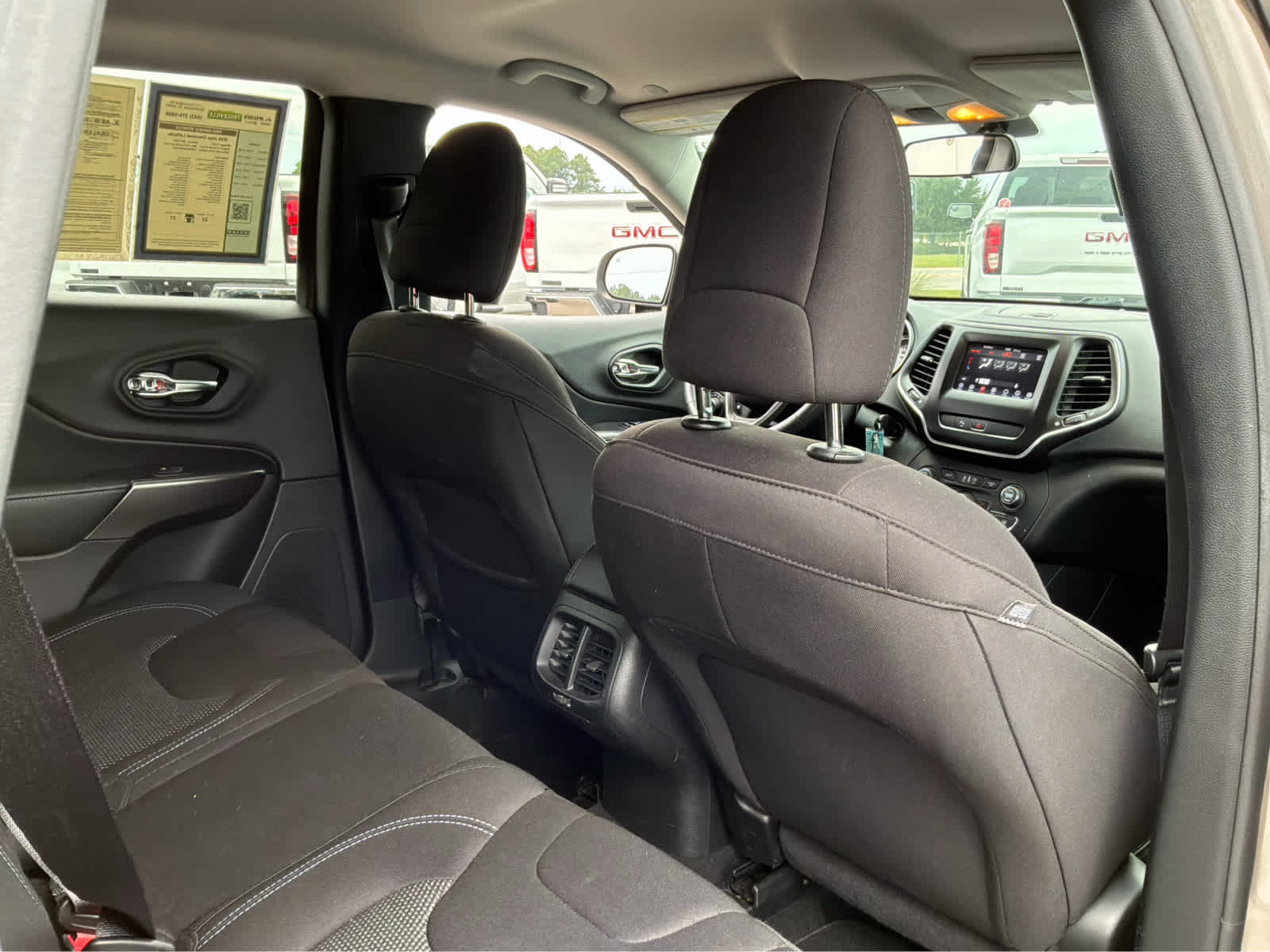 Used 2020 Jeep Cherokee Latitude FWD image 22