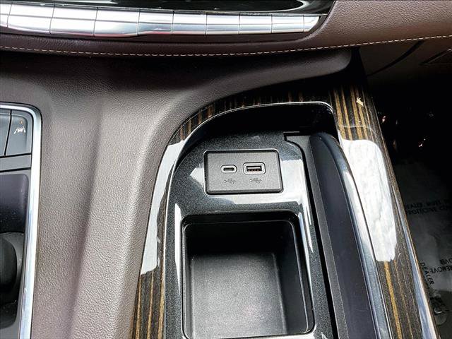 Used 2023 Cadillac Escalade Premium Luxury AWD/4WD image 26