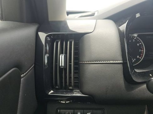Used 2025 Nissan Pathfinder SV FWD image 33