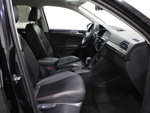 Used 2024 Volkswagen Tiguan SE image 32