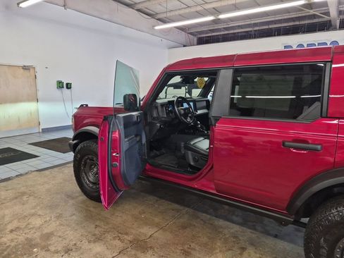 Used 2025 Ford Bronco Badlands w/ Sasquatch Package AWD/4WD image 9