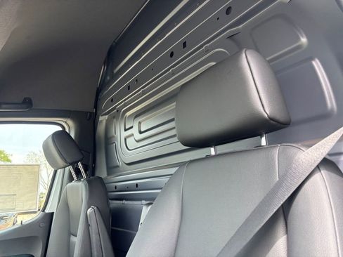 Used 2025 Mercedes-Benz Sprinter 2500 image 8