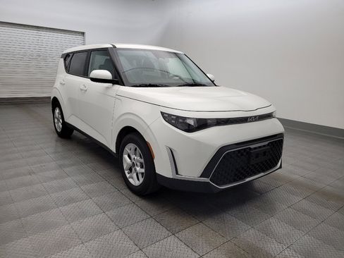 Used 2025 Kia Soul LX image 13