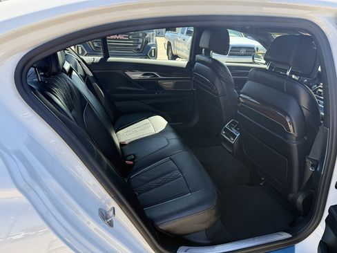Used 2022 BMW 740i xDrive w/ M Sport Package image 10