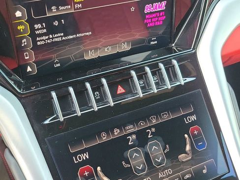 Used 2022 Lamborghini Urus AWD/4WD image 29