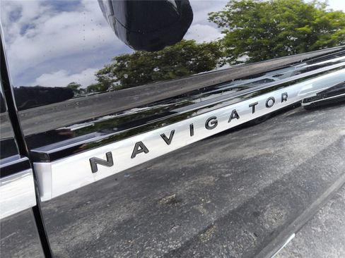 New 2026 Lincoln Navigator L Reserve AWD/4WD image 10