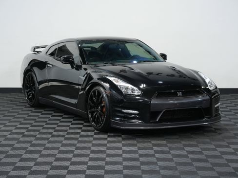 Used 2015 Nissan GT-R Premium image 5
