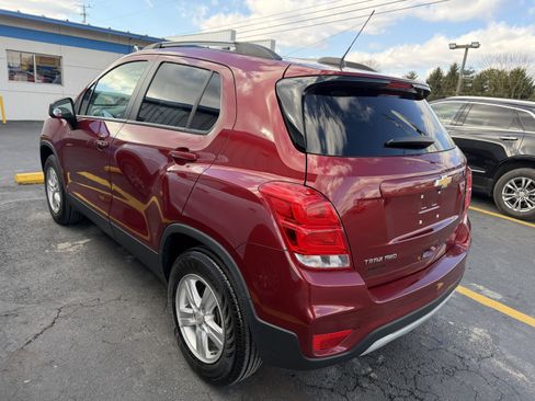 Used 2022 Chevrolet Trax LT w/ LT Convenience Package image 4
