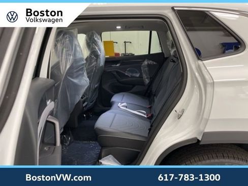 New 2026 Volkswagen Tiguan SE image 8