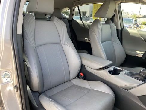 Used 2021 Toyota Venza XLE w/ Softex Package AWD/4WD image 10