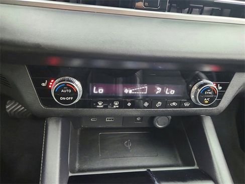 Used 2024 Mitsubishi Outlander SE image 18