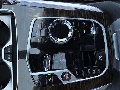 Used 2023 BMW X7 xDrive40i w/ Executive Package AWD/4WD image 34