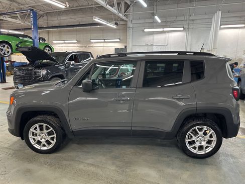 Used 2022 Jeep Renegade Latitude w/ Convenience Group AWD/4WD image 8