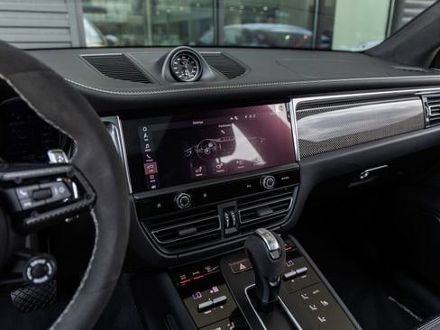 New 2026 Porsche Macan GTS AWD/4WD image 33