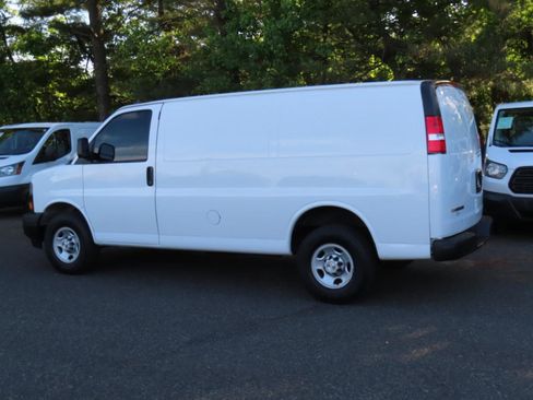Used 2020 Chevrolet Express 2500 RWD image 3