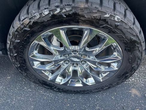 Used 2021 Chevrolet Suburban High Country AWD/4WD image 12