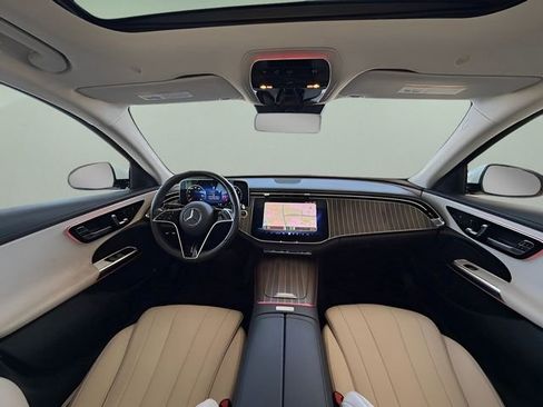 Used 2025 Mercedes-Benz E 350 Sedan image 32