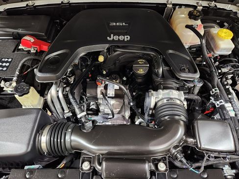 Used 2021 Jeep Wrangler Sport S image 50