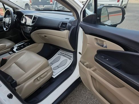 Used 2018 Honda Pilot Touring image 15