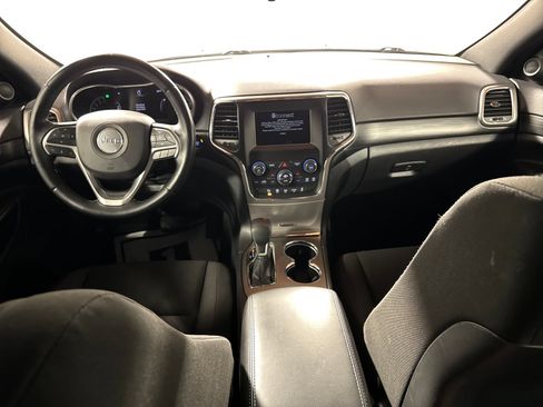 Used 2019 Jeep Grand Cherokee Laredo AWD/4WD image 4